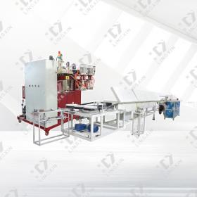 Coating type sealing strip pouring machine