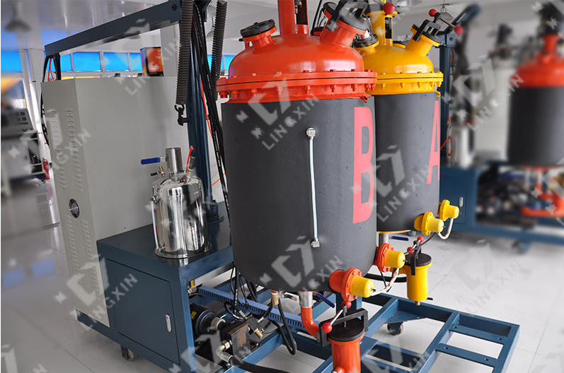 Polyurethane high pressure foaming machine